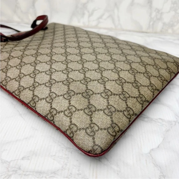 Gucci Beige Monogram Tote with Burgundy Handles - Picture 4 of 10